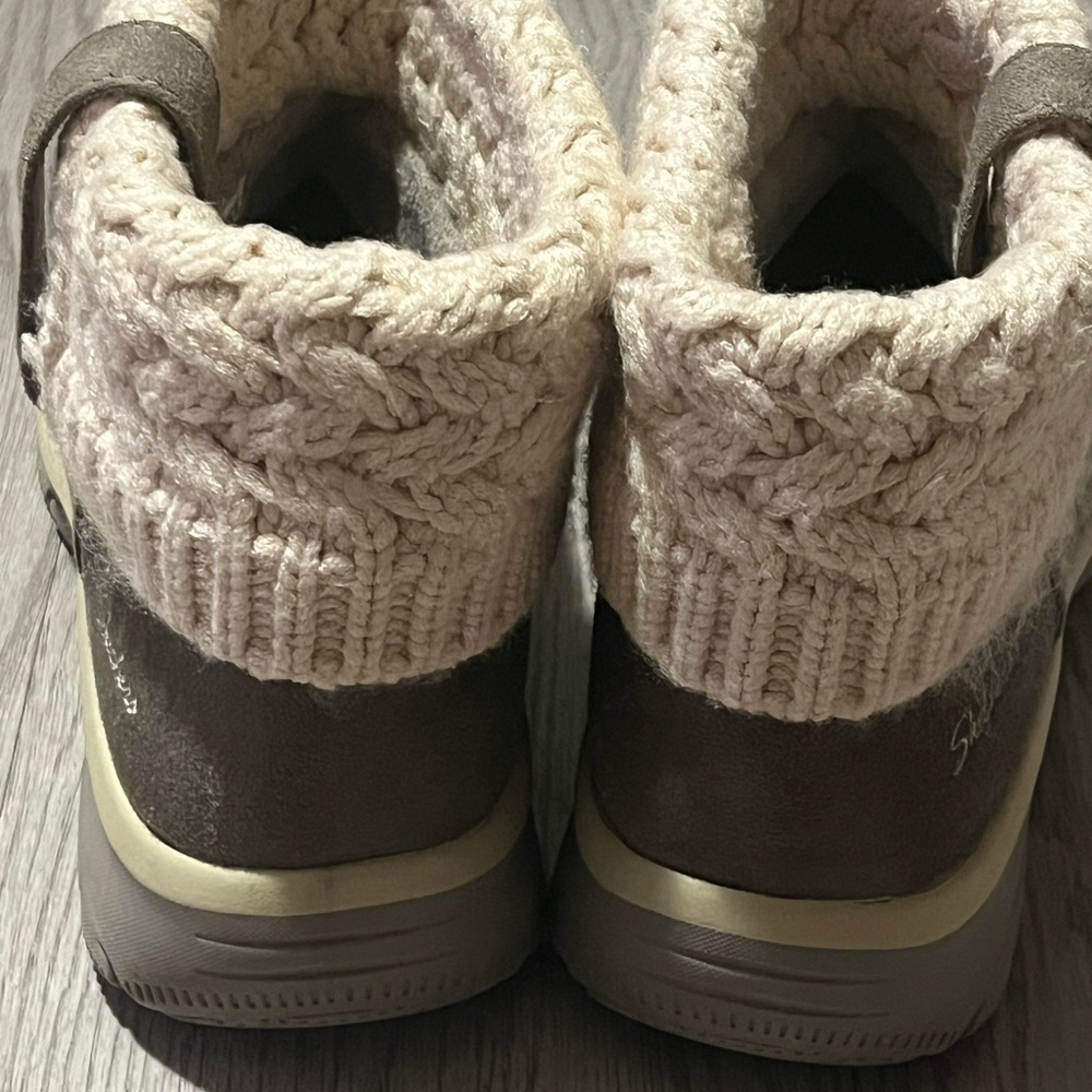 Skechers Relaxed Fit: Easy Going - Cozy Weather Pull-On Ankle Boots,
9.5 - Picture 5 of 12